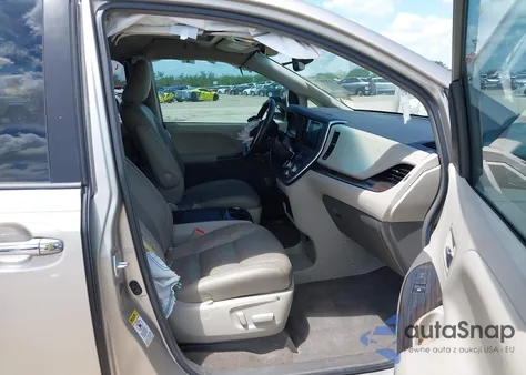 2017 Toyota Sienna Xle 8 Passenger z USA, uszkodzony, nr VIN 5TDYZ3DC2HS813038